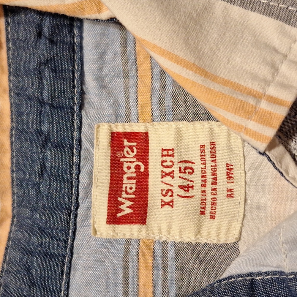 Wrangler button down - Picture 2 of 4